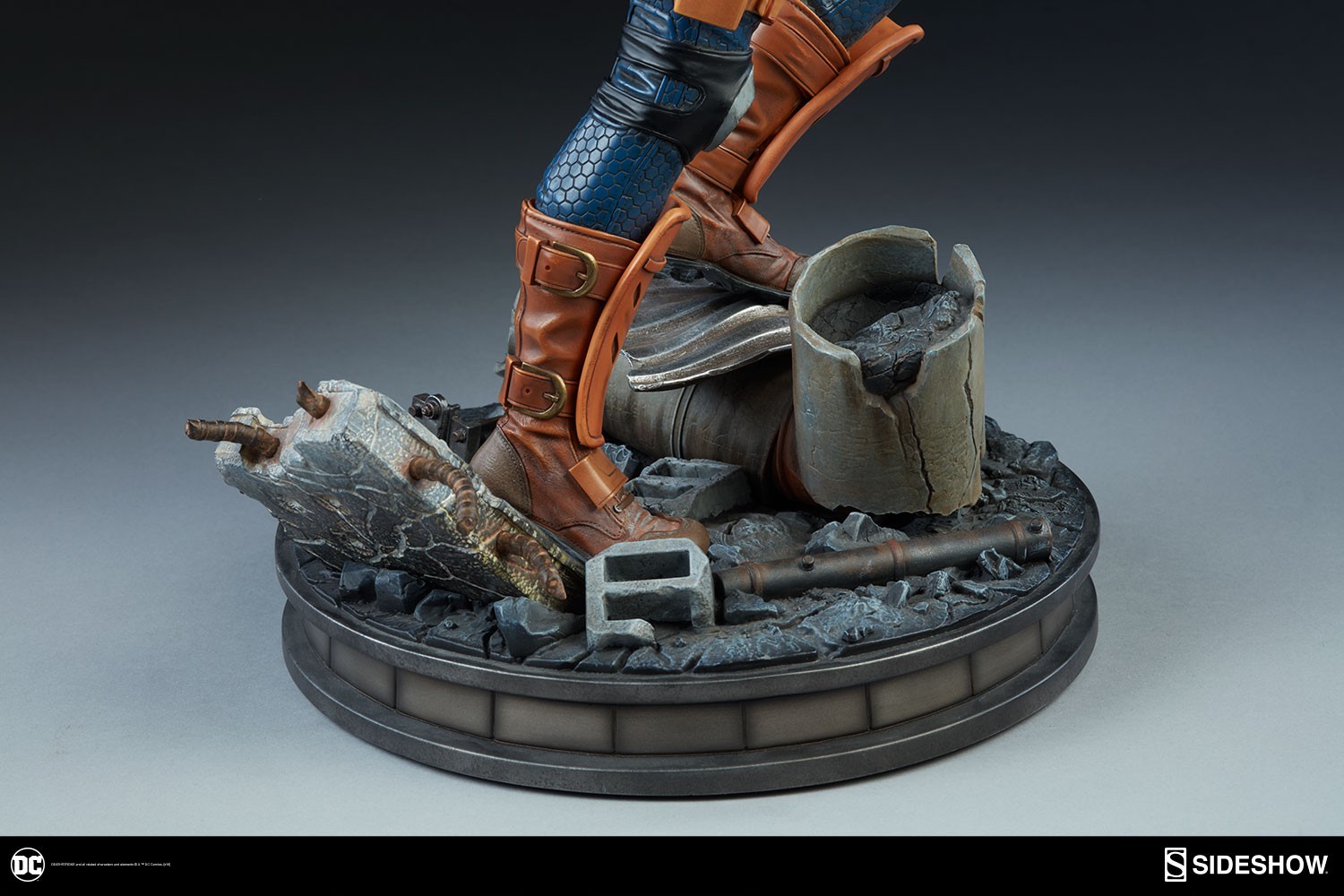 DC Comics Deathstroke  Premium Format™ Figure  Collector Edition View 19