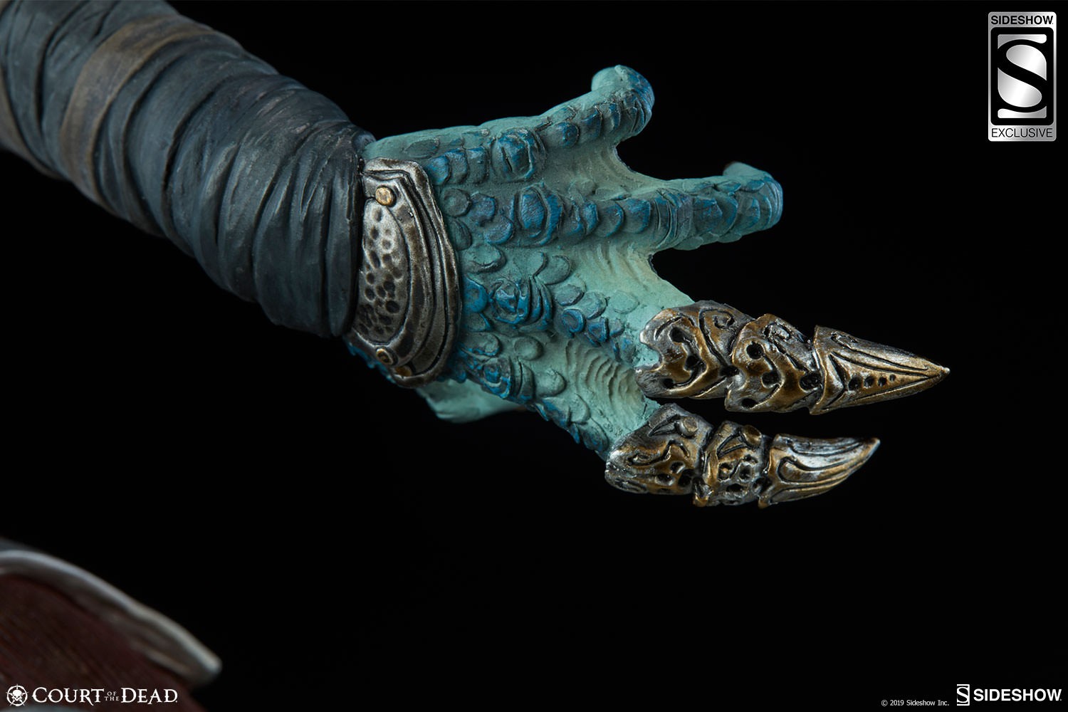 Court of the Dead Gallevarbe Eyes of the Queen Premium Format™ Figure  Exclusive Edition View 5