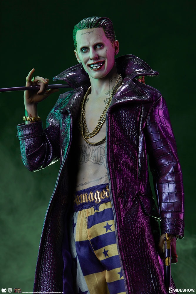 DC Comics The Joker Premium Format™ Figure  Collector Edition View 3