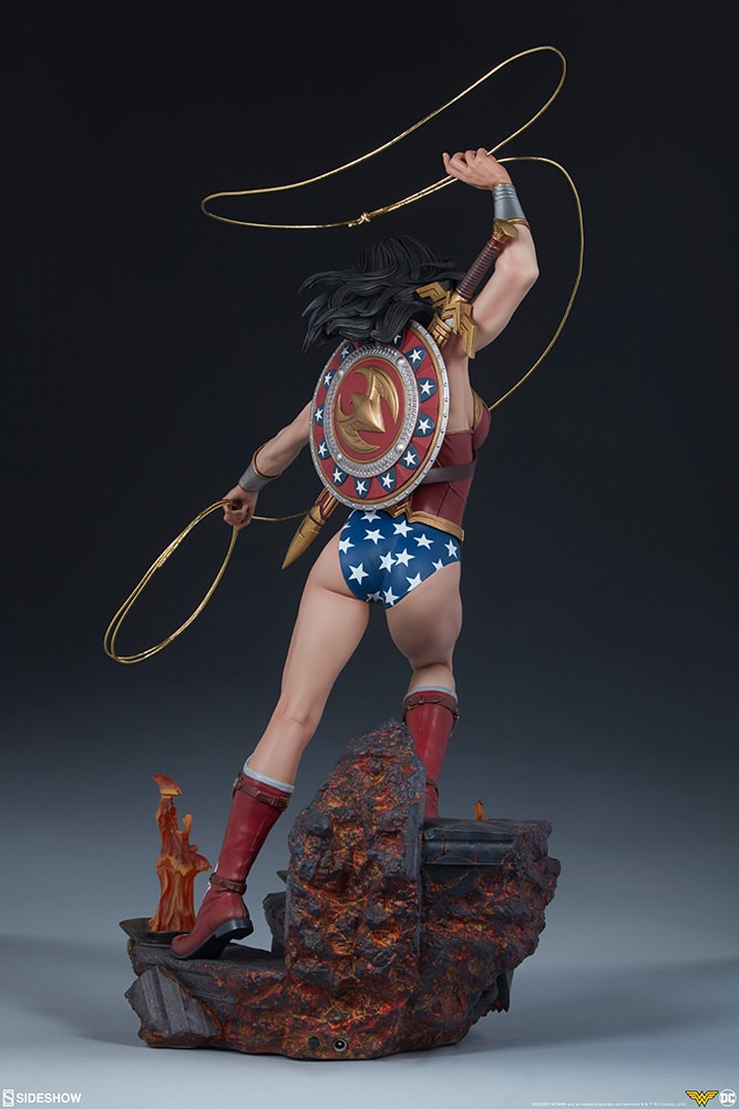 Wonder Woman Exclusive Edition View 29