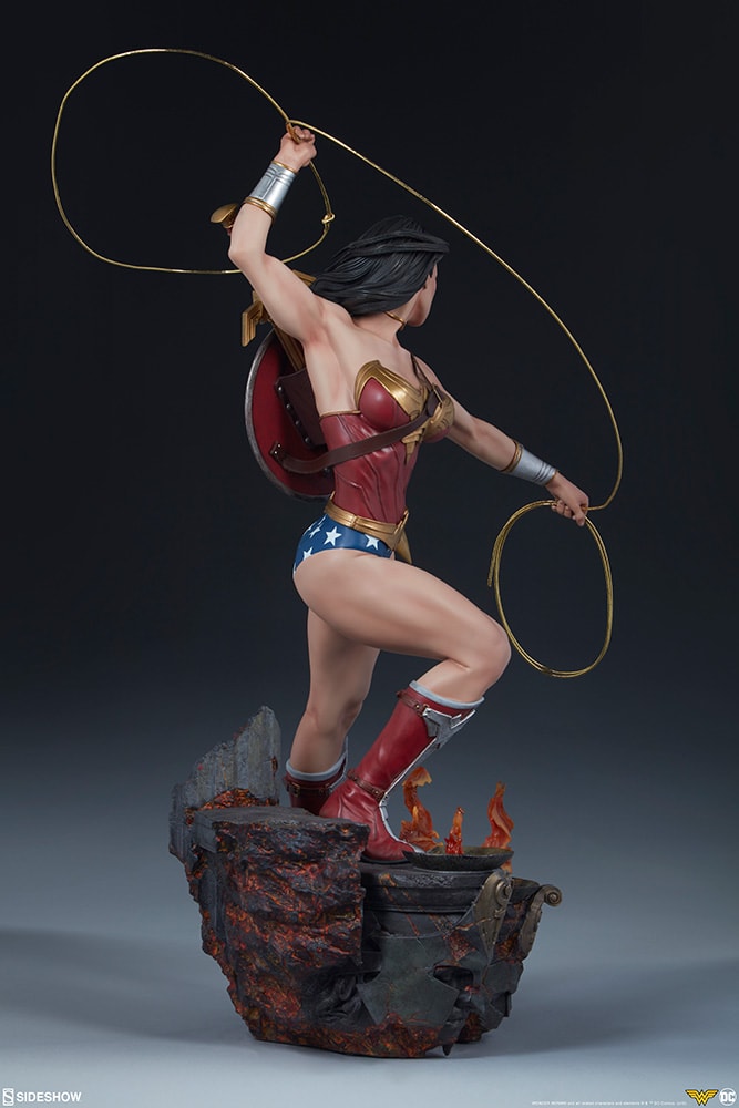 DC Premium Format Wonder Woman 1:4 Statue