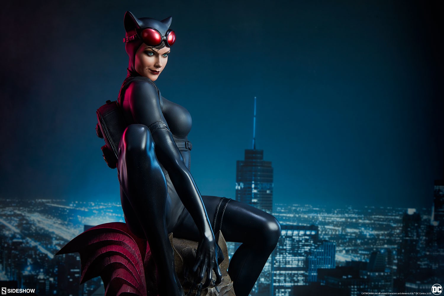 Catwoman Figure - Premium Format Exclusive | Sideshow Collectibles