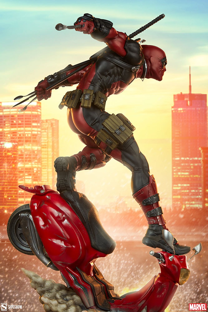 Deadpool Premium Format™ Figure by Sideshow Collectibles | Sideshow ...