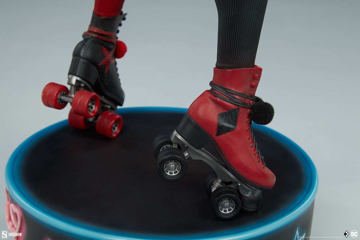 Harley Quinn: Hell on Wheels Collector Edition View 20