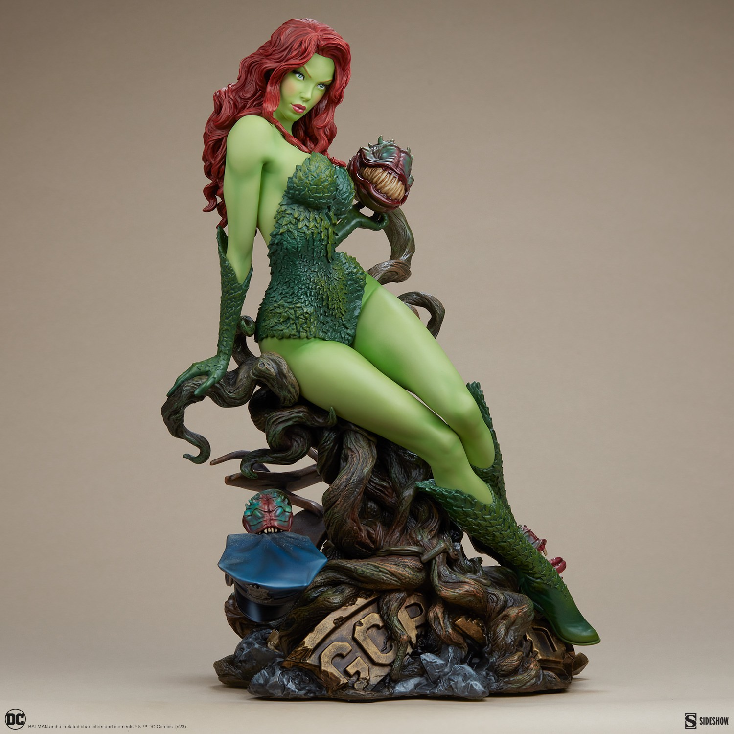 POISON IVY (GREEN VARIANT) Premium Format Figure Poison-ivy-green-variant_dc-comics_gallery_653ae6450105b