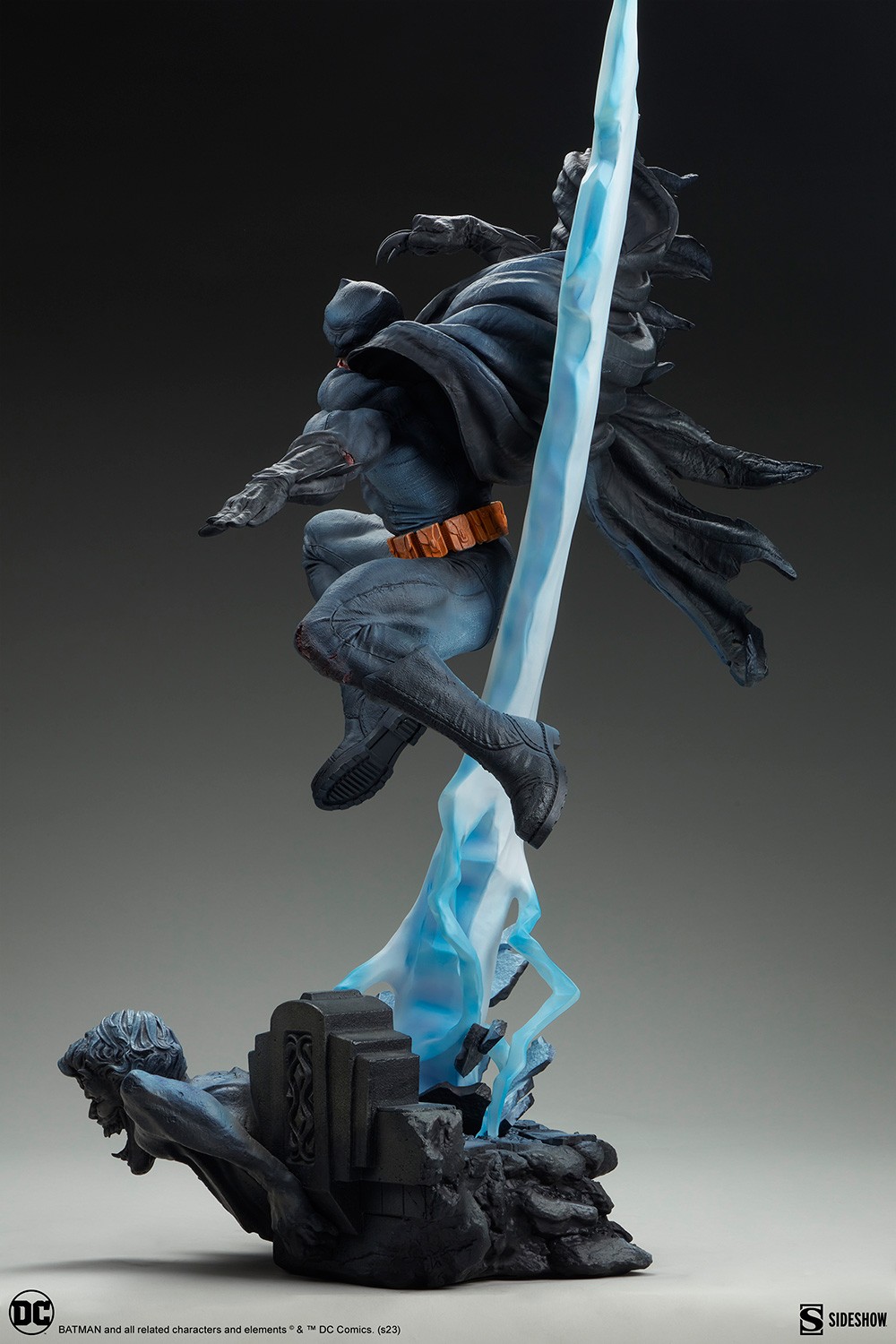 Batman: The Dark Knight Returns Premium Format(TM) Figure | Sideshow  Collectibles