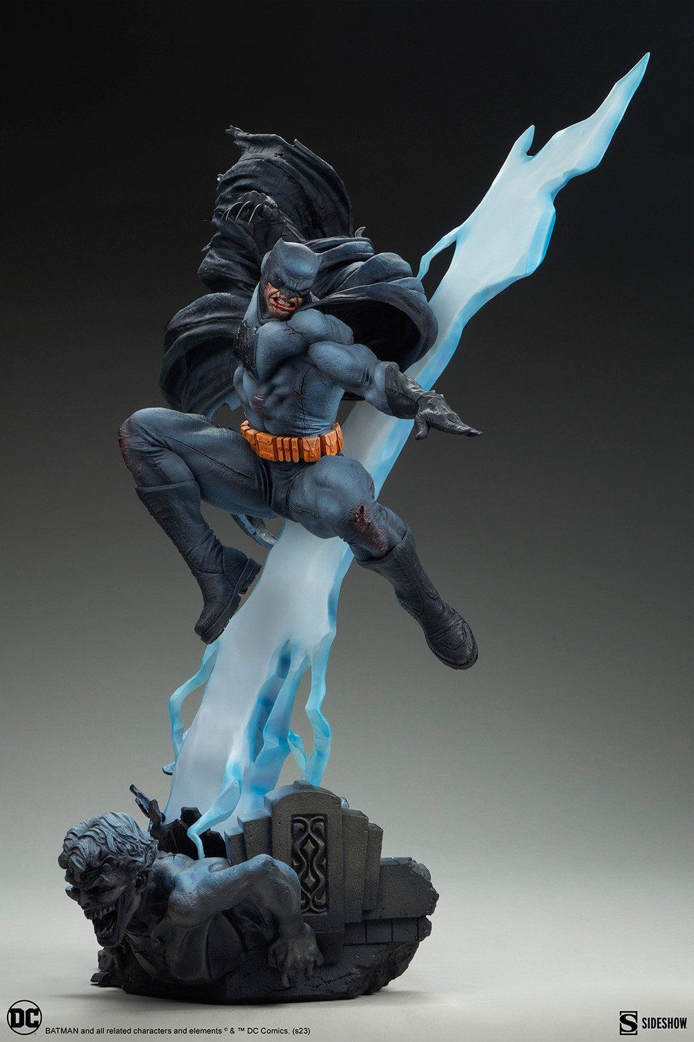 Batman: The Dark Knight Returns Premium Format(TM) Figure | Sideshow  Collectibles