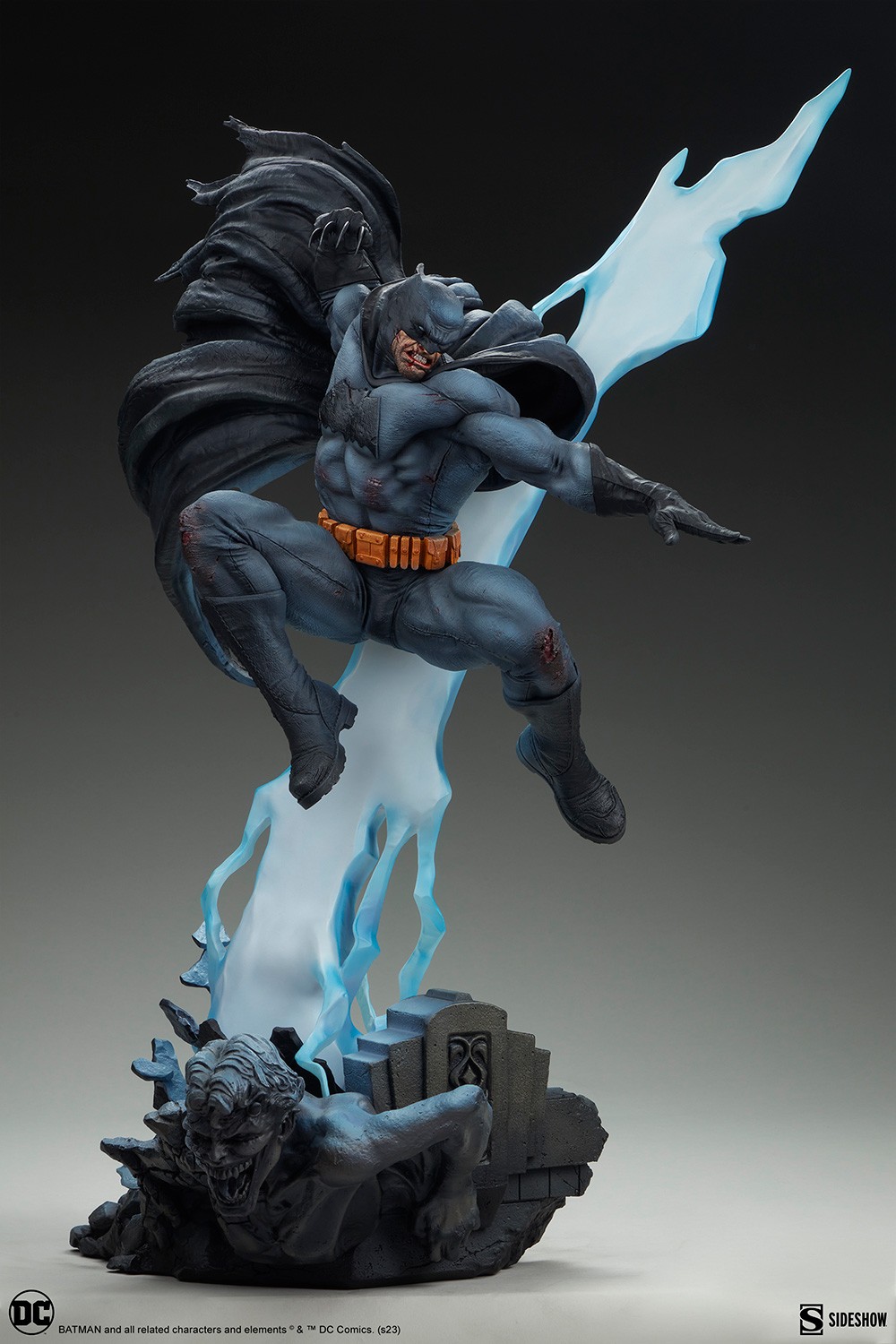 Batman: The Dark Knight Returns Premium Format(TM) Figure | Sideshow  Collectibles