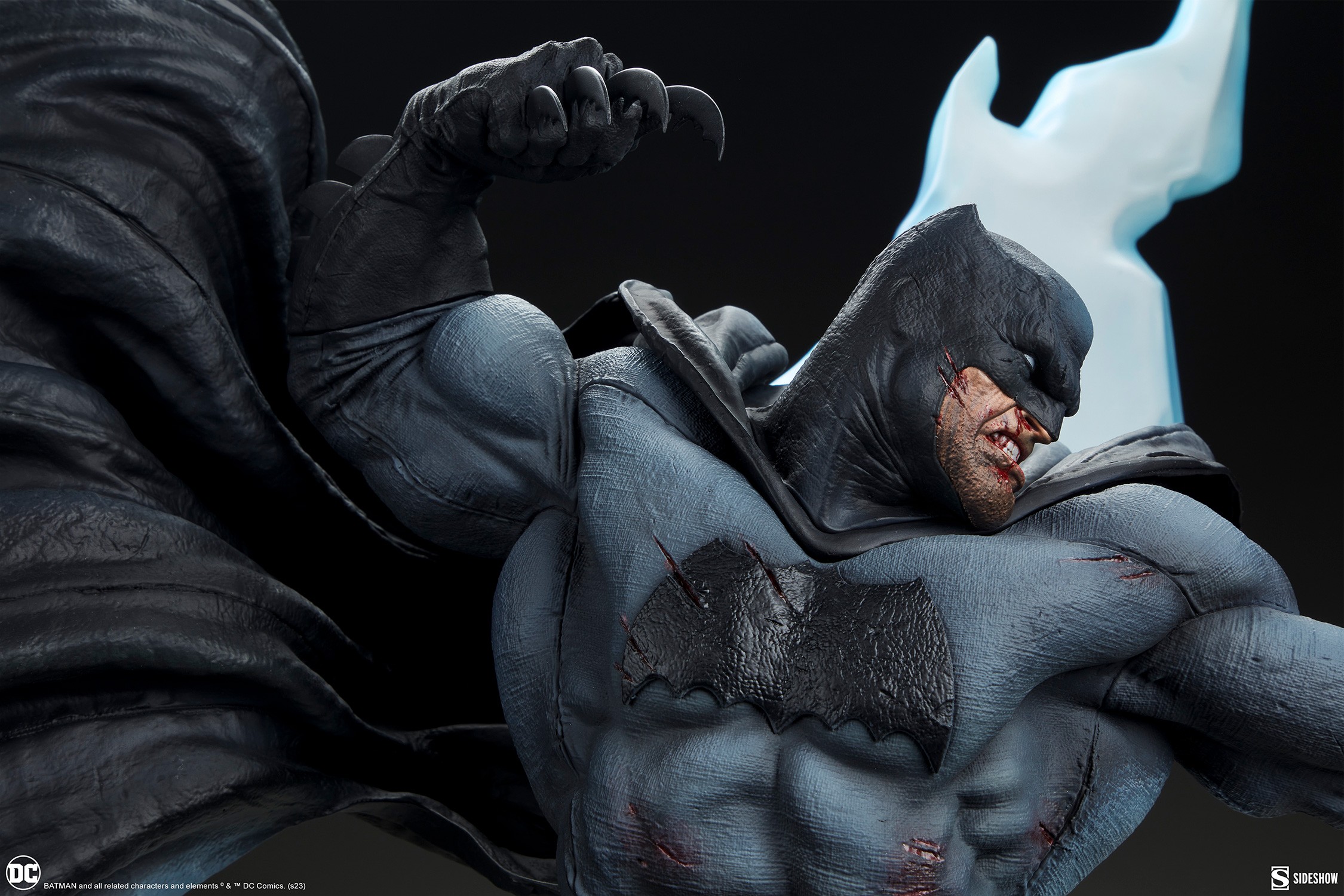 Batman The Dark Knight Returns Premium Format TM Figure