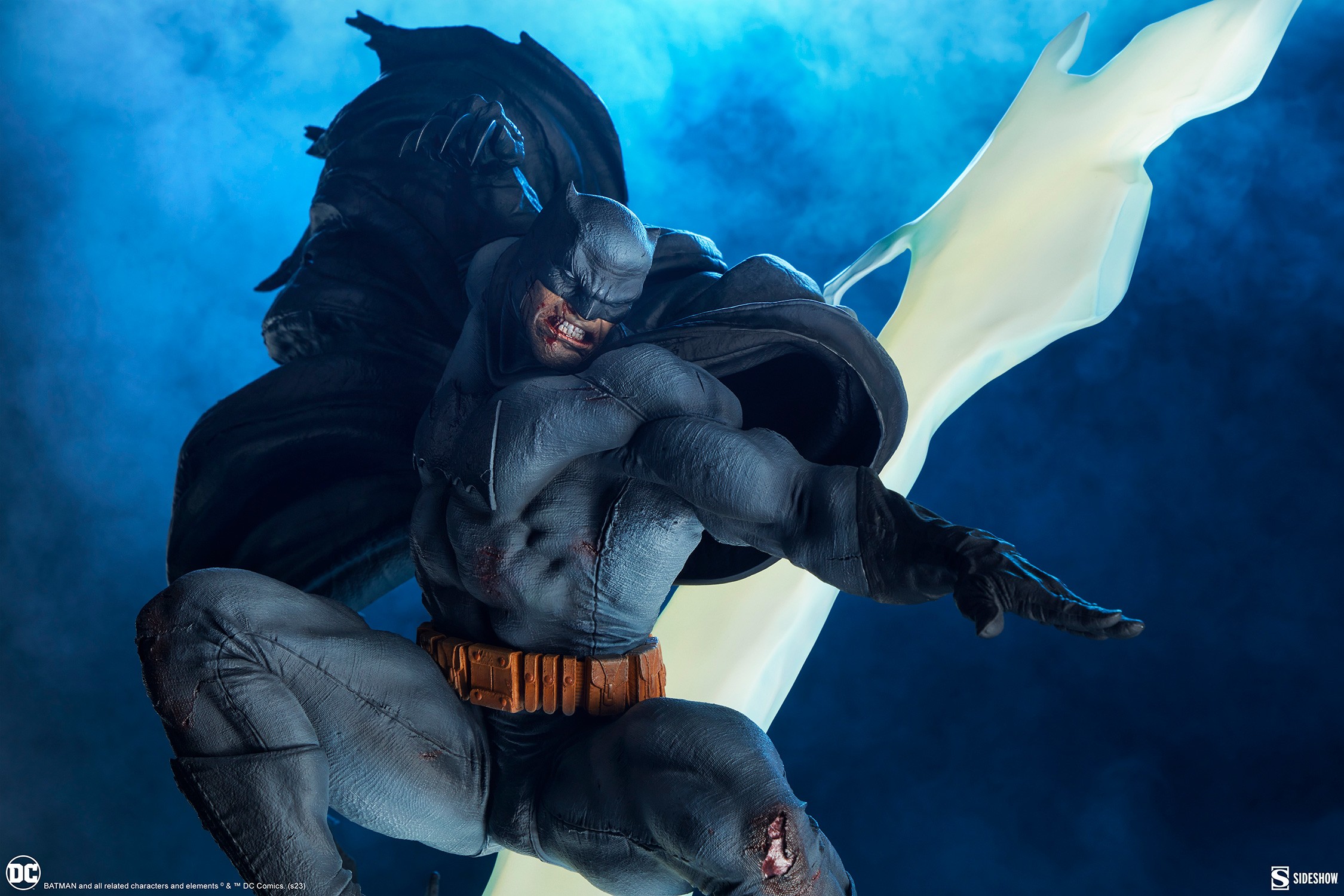 Batman: The Dark Knight Returns Premium Format(TM) Figure | Sideshow  Collectibles