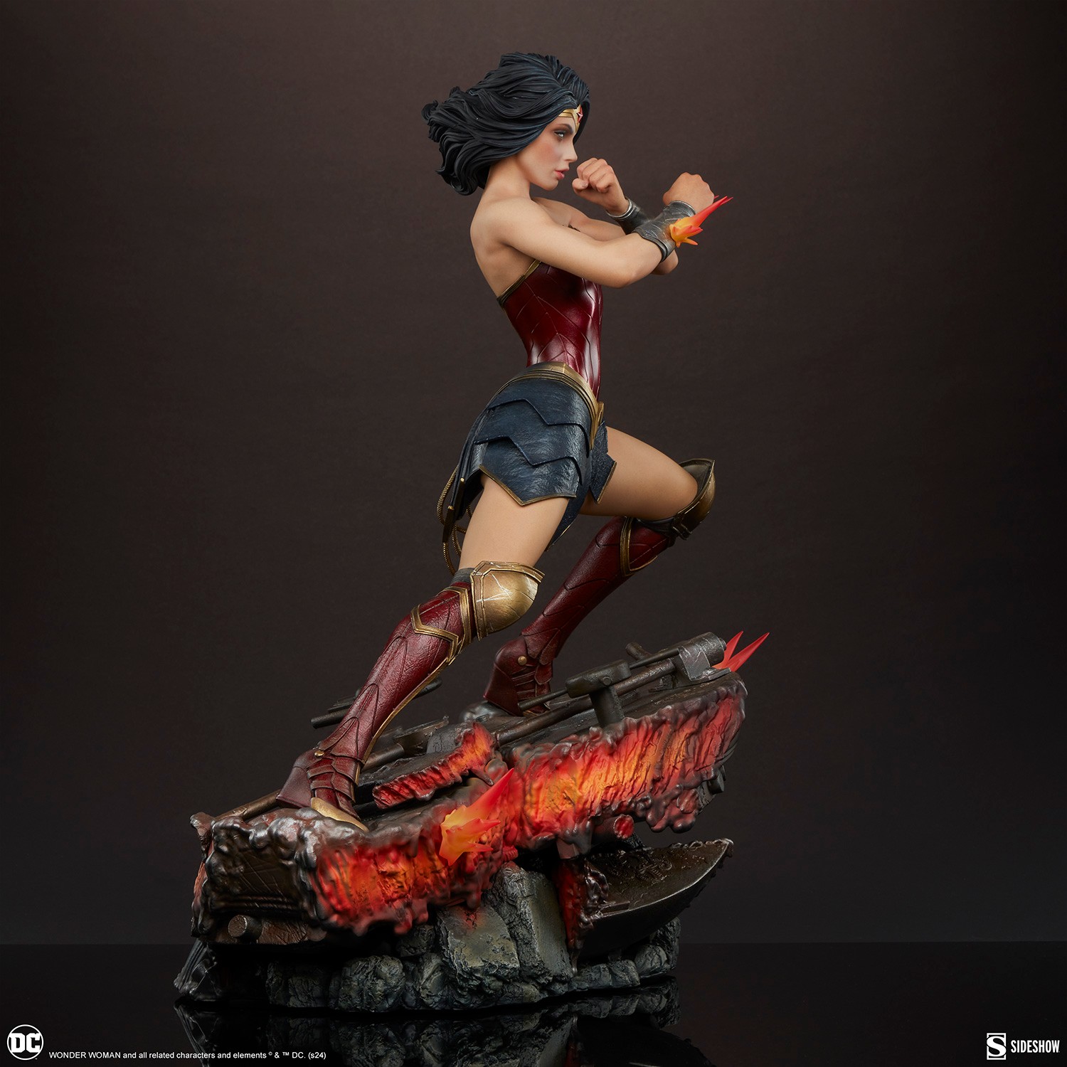 DC Comics Wonder Woman: Saving the Day Premium Format™ Figure  (Prototype Shown) View 7