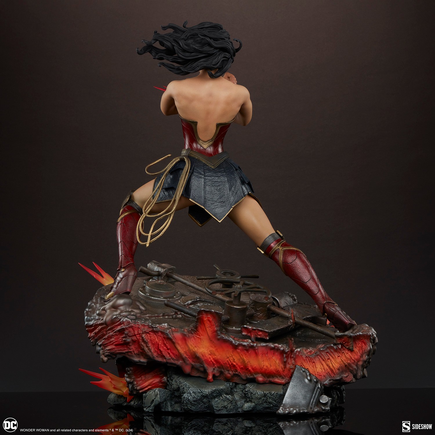 DC Comics Wonder Woman: Saving the Day Premium Format™ Figure  (Prototype Shown) View 8