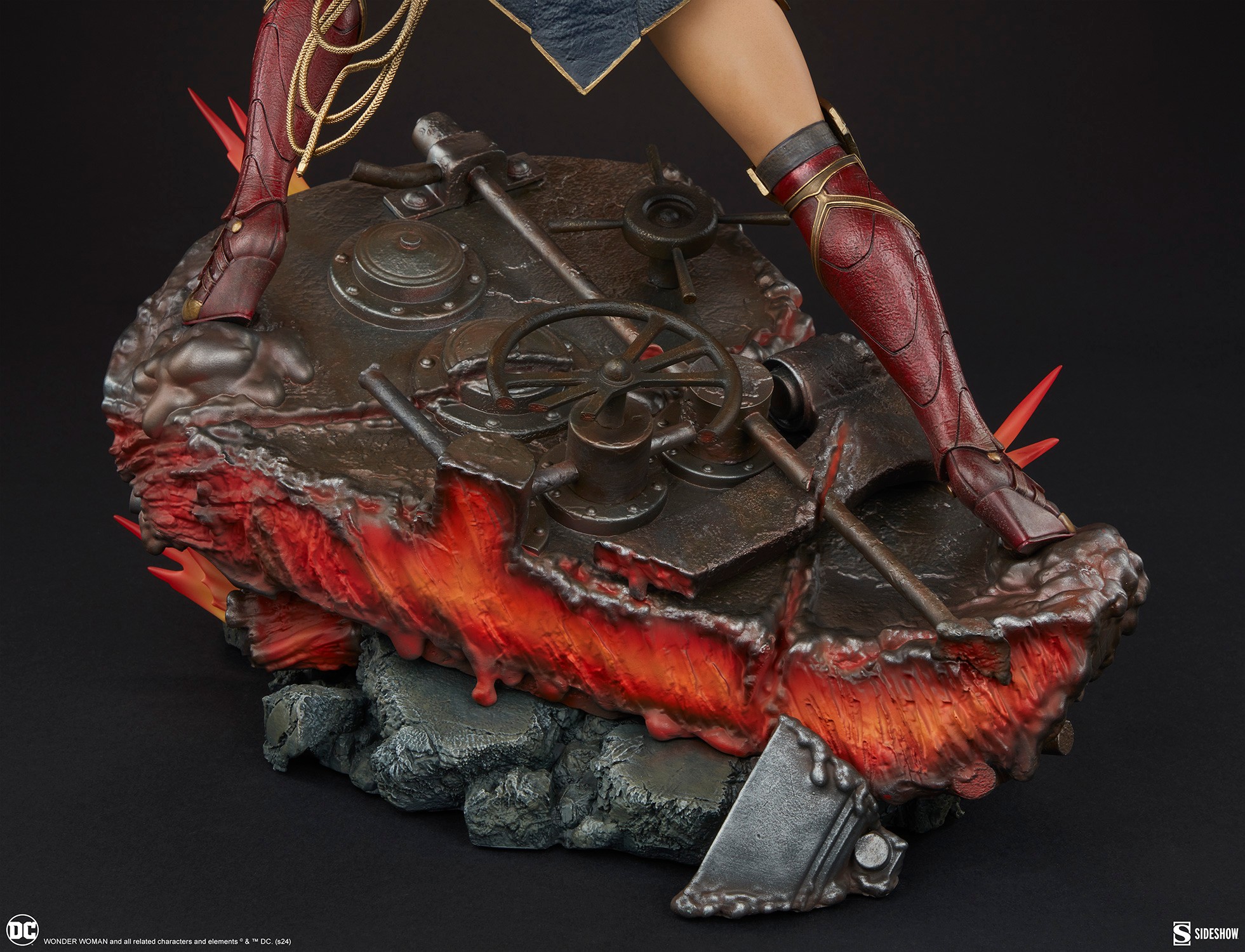 DC Comics Wonder Woman: Saving the Day Premium Format™ Figure  (Prototype Shown) View 12