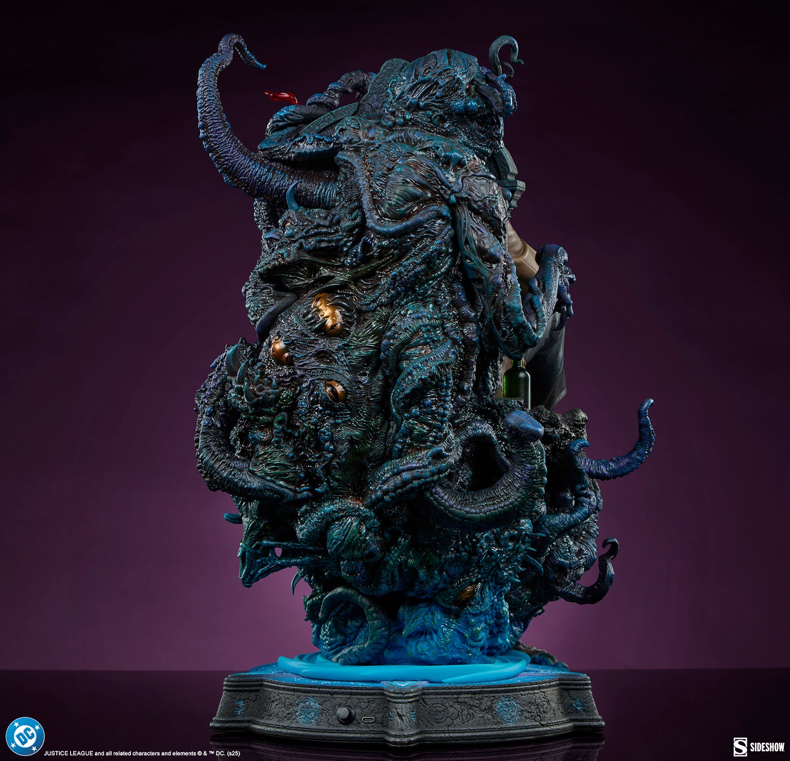 DC Comics John Constantine: Just Another Exorcism Hangover Premium Format™ Figure  View 8