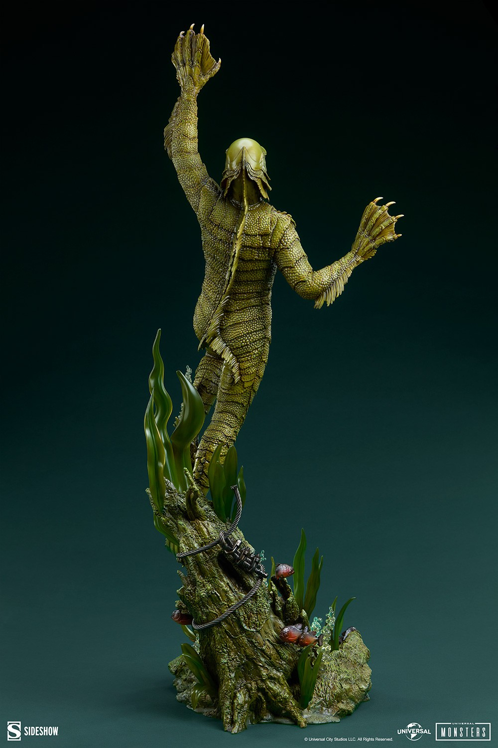 Universal Monsters Creature from the Black Lagoon Premium Format™ Figure  (Prototype Shown) View 10