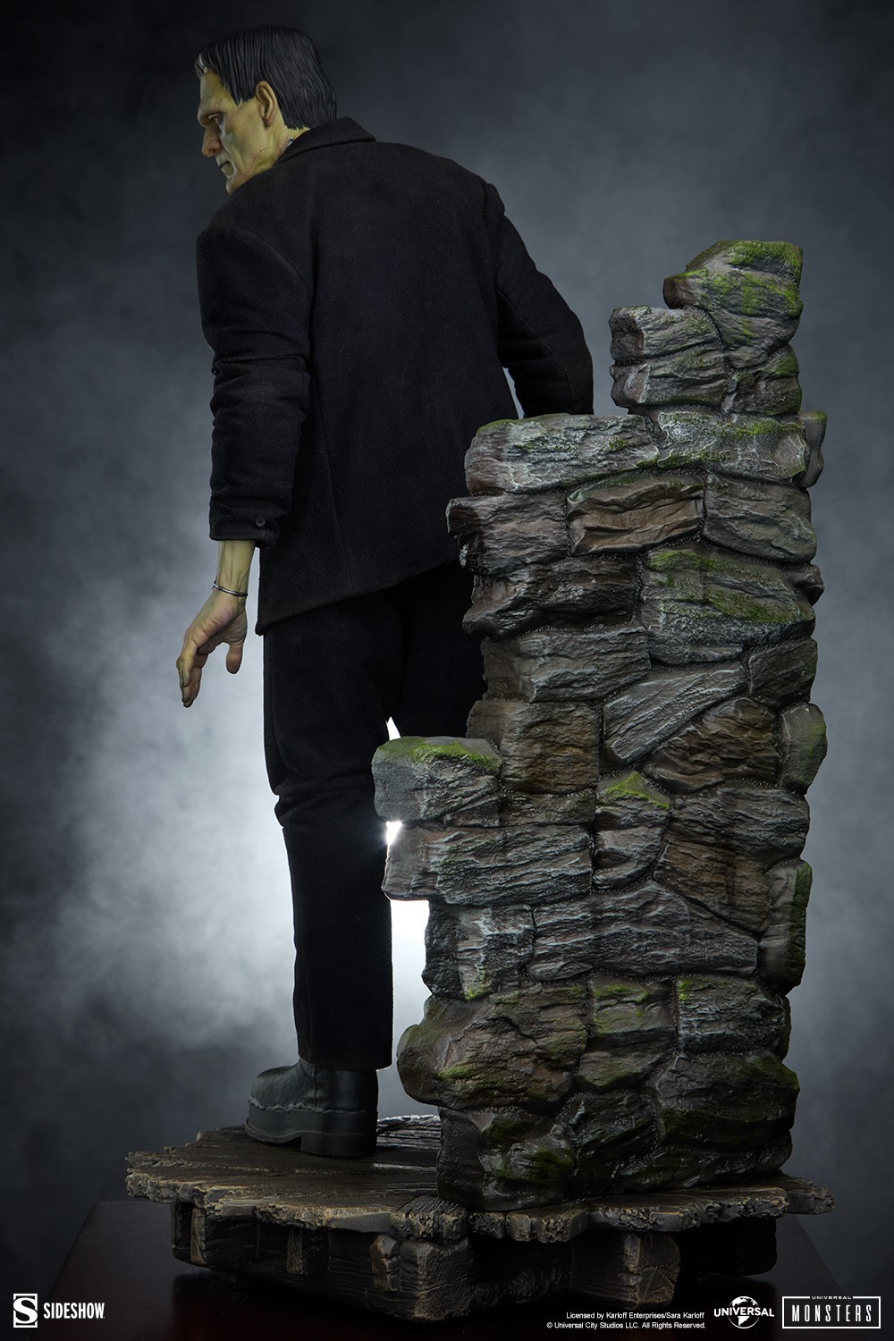 Universal Monsters Frankenstein Premium Format™ Figure  (Prototype Shown) View 9