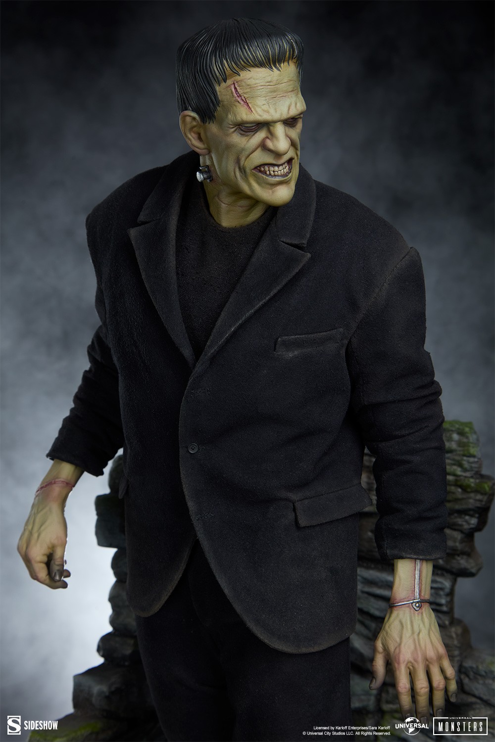 Universal Monsters Frankenstein Premium Format™ Figure  (Prototype Shown) View 11