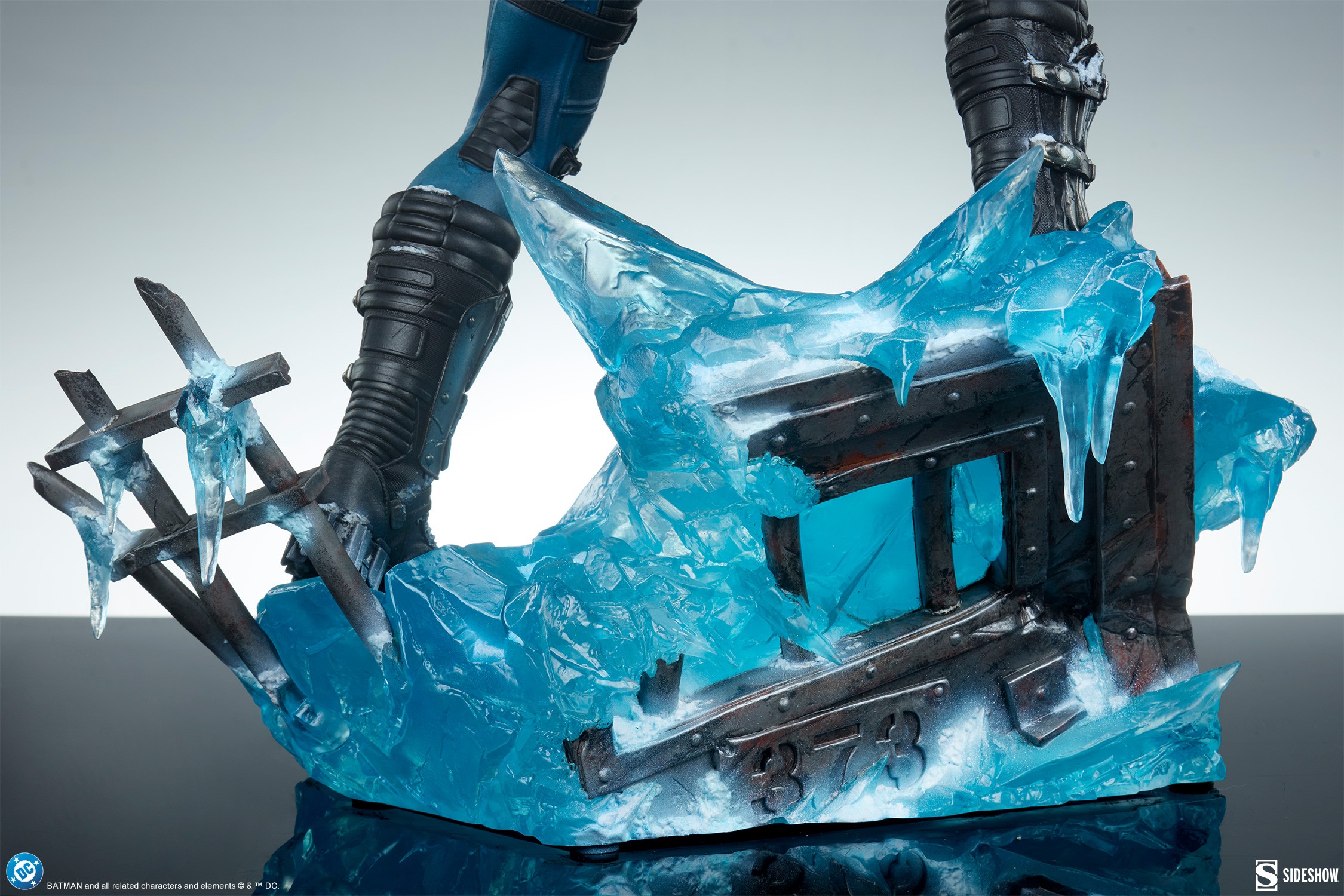DC Comics Mr. Freeze™ Premium Format™ Figure  (Prototype Shown) View 14
