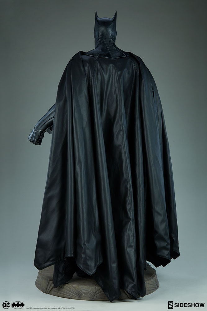 DC Comics Batman Legendary Scale™ Figure  View 6