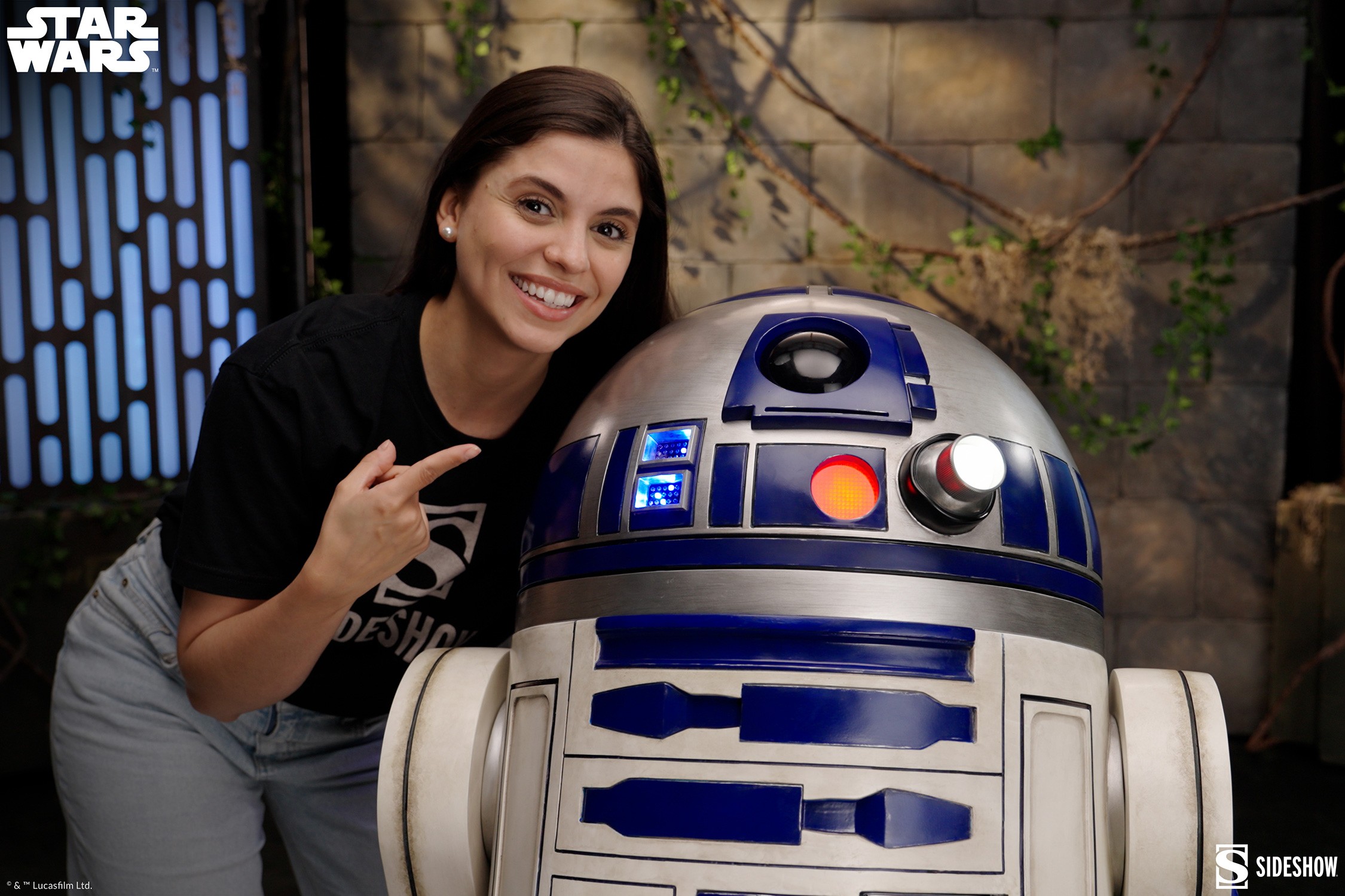 Star Wars R2-D2 Life-Size Figure by Sideshow Collectibles