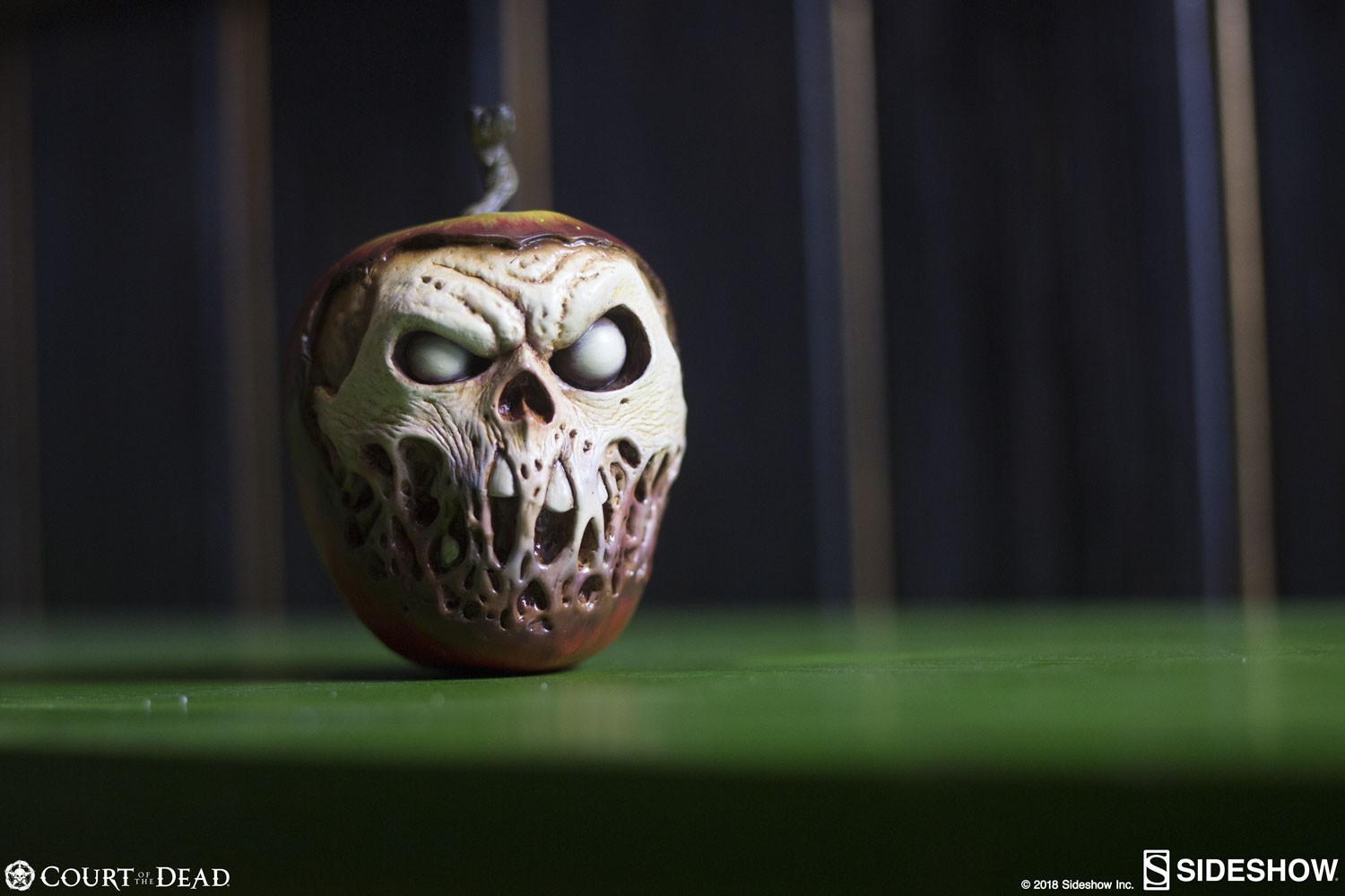 Court of the Dead Skull Apple Prop Replica | Sideshow Collectibles