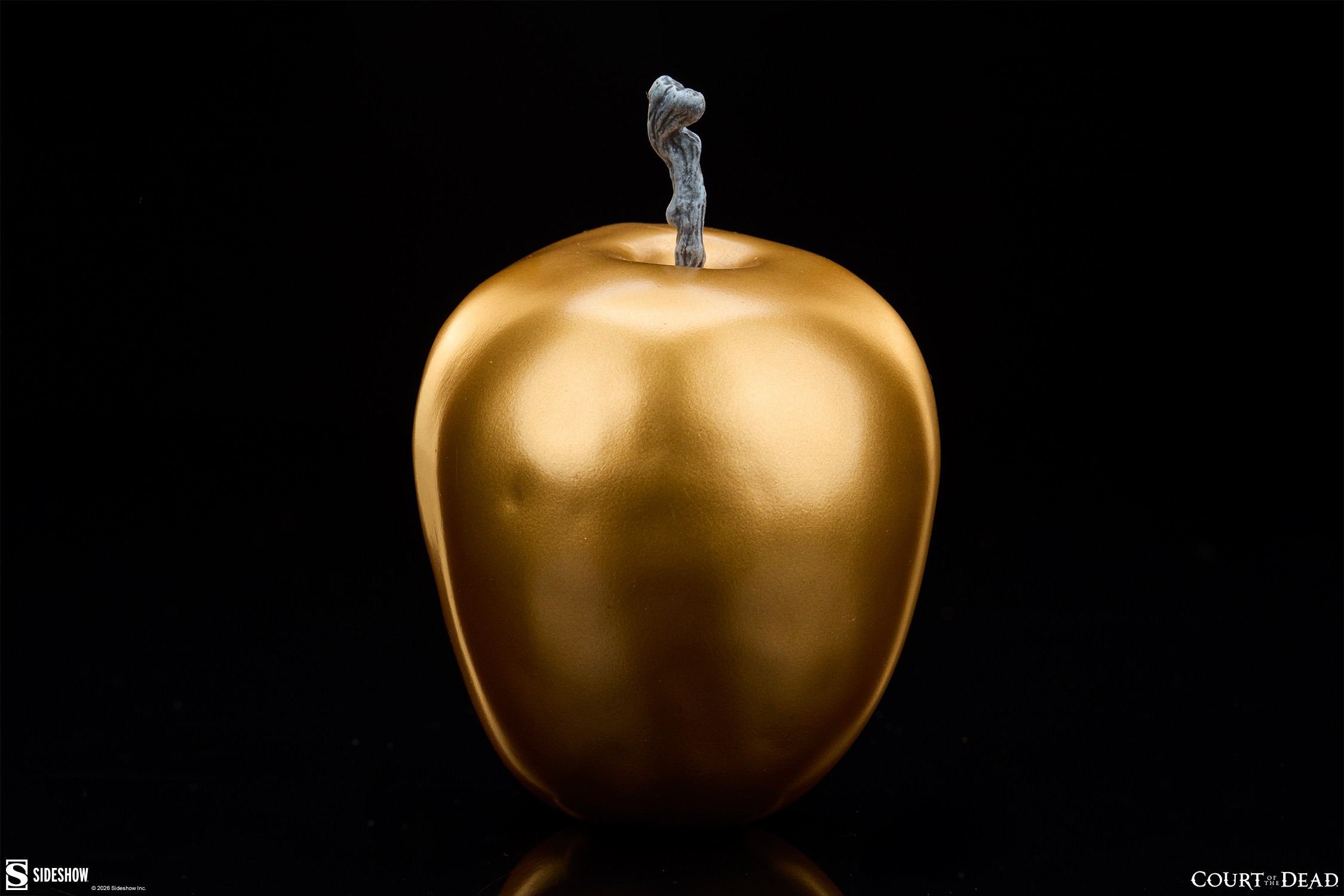 Court of the Dead Court of the Dead Skull Apple (Gold Variant) Replica  View 4
