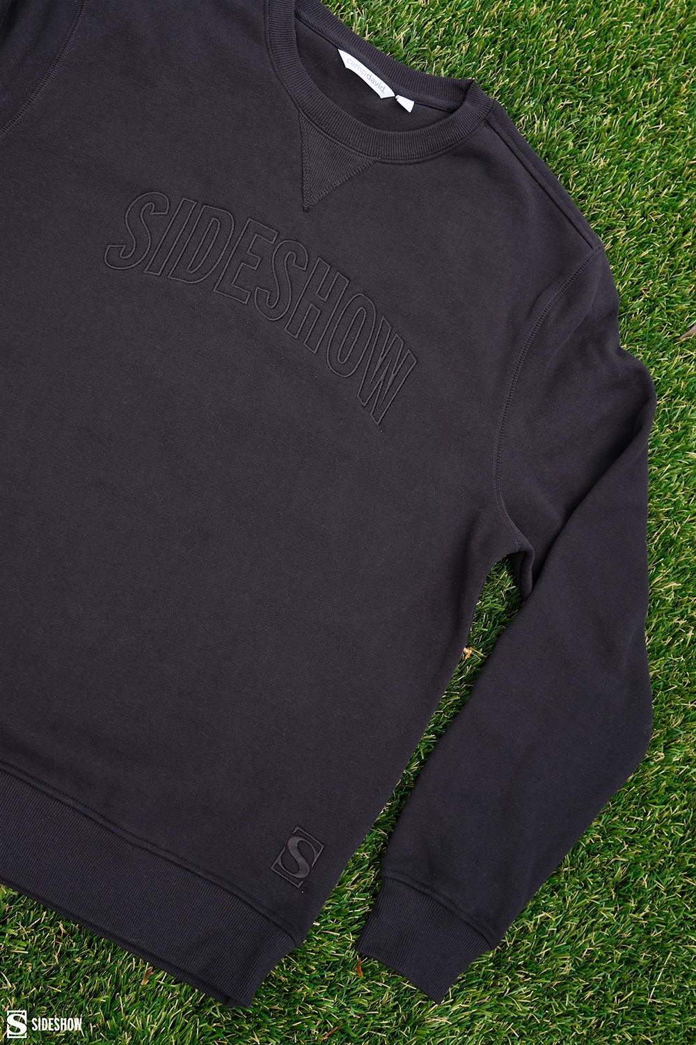 Sideshow Collectibles Sideshow Embroidered Sweatshirt Apparel  View 5