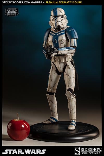 Star Wars Stormtrooper Commander Premium Format™ Figure  View 10