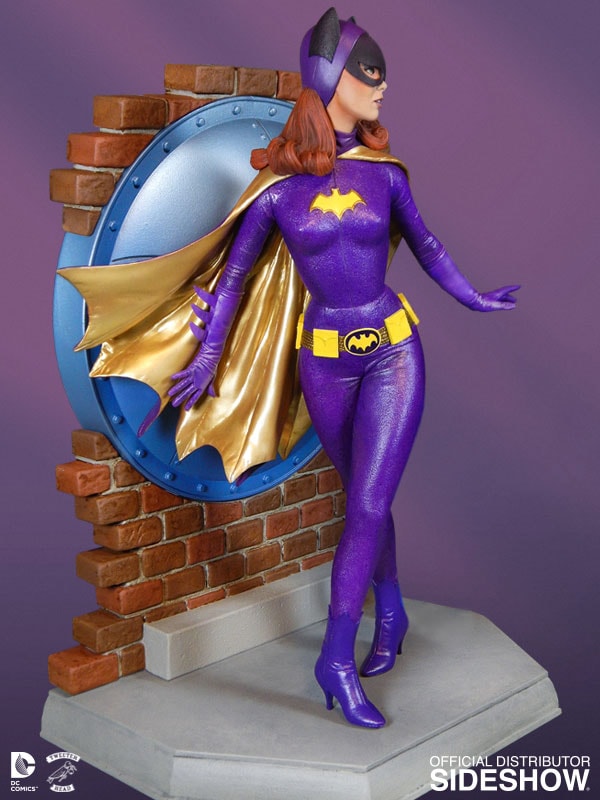 DC Comics Batgirl Maquette  (Prototype Shown) View 3
