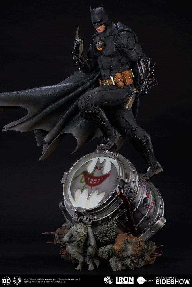 DC Comics Batman Black Edition Statue by Iron Studios