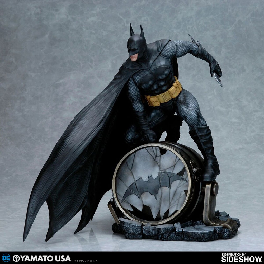 DC Comics Batman PVC Figure  (Prototype Shown) View 5
