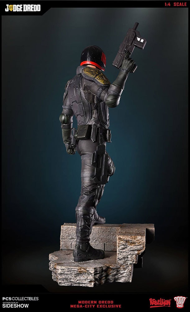 2000 AD Judge Dredd Mega City Statues  Exclusive Edition (Prototype Shown) View 7