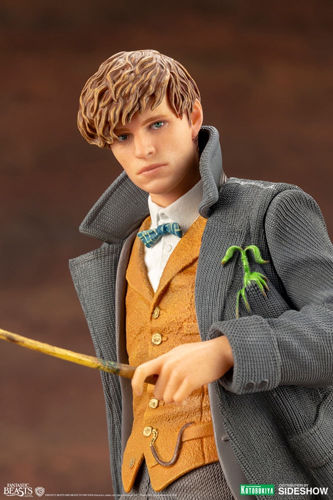 FANTASTIC BEASTS WHPUK004 Statue Newt Scamander 12 cm, meerkleurig, standaard