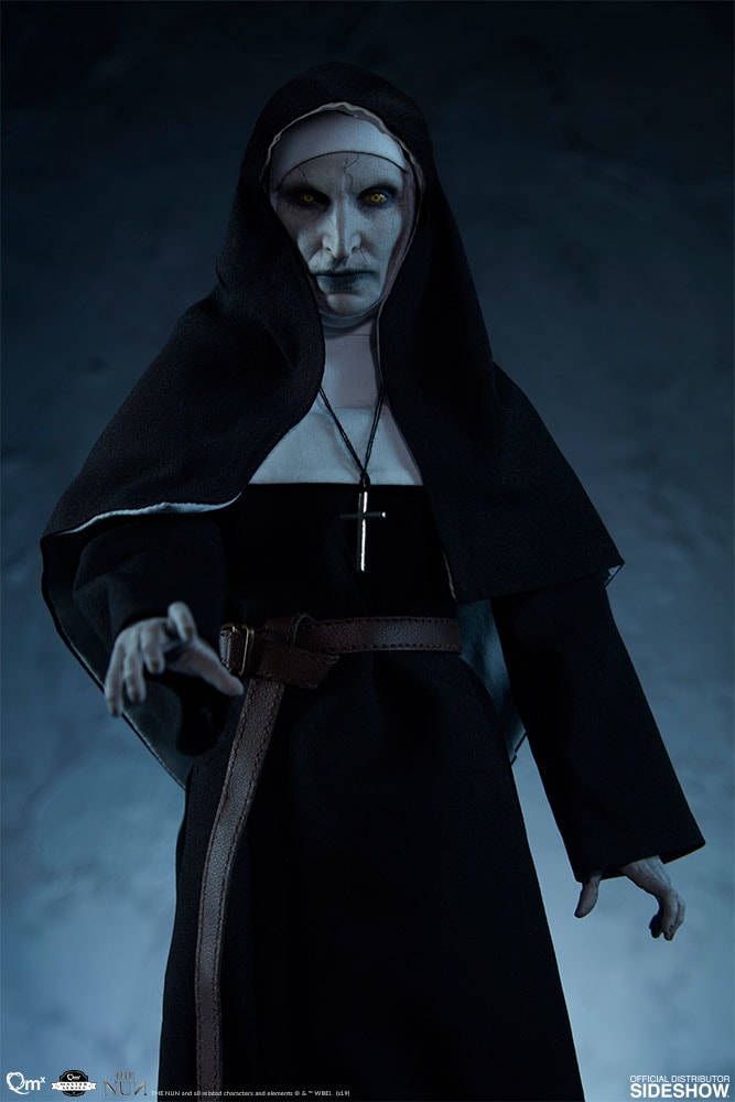 Mezco Toyz The Nun 18インチ フィギュア MDS Roto Plush The Nun Doll | Mezco Toyz