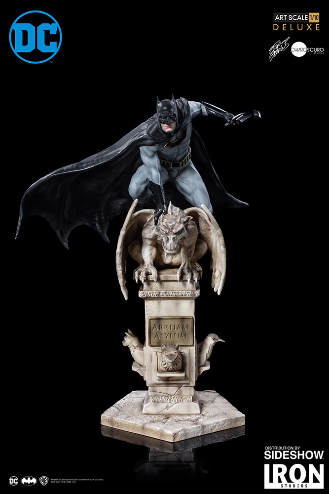 DC Comics Batman Deluxe Statue by Iron Studios | Sideshow Collectibles