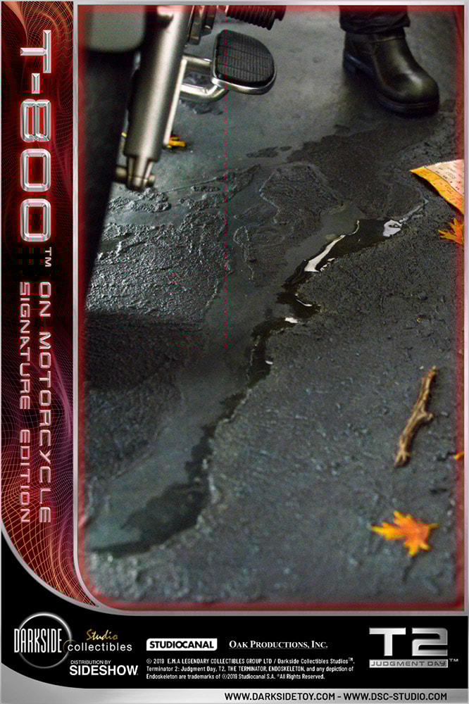 T-800 on Motorcycle Collector Edition (Prototype Shown) View 6