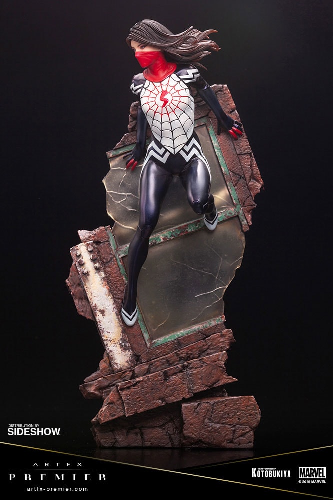 Silk Premier Collection Statue