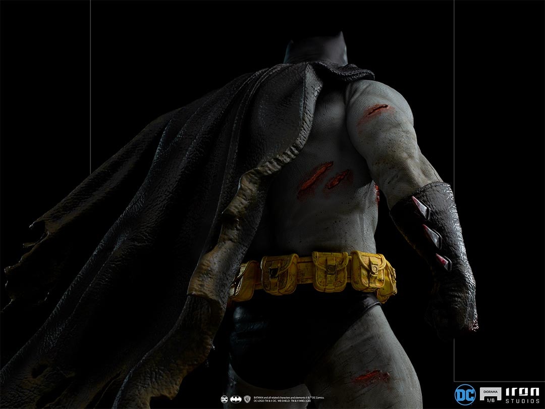 Batman: The Dark Knight Returns Sixth Scale Diorama by Iron Studios |  Sideshow Collectibles