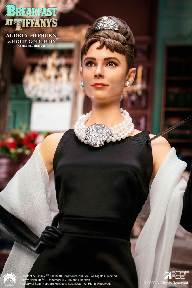 Audrey Hepburn as Holly Golightly (Deluxe With Light) (Prototype Shown) View 18