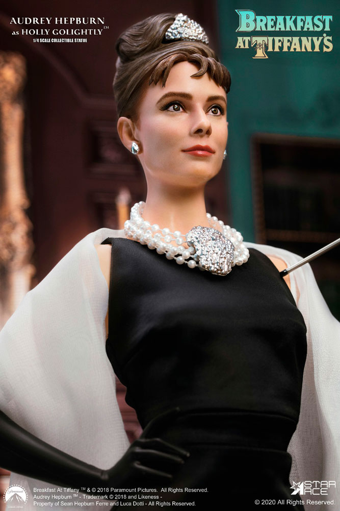 Audrey Hepburn as Holly Golightly (Deluxe With Light) (Prototype Shown) View 17