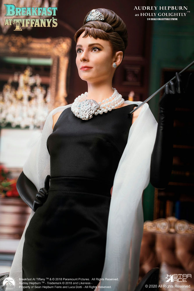 Audrey Hepburn as Holly Golightly (Deluxe With Light) (Prototype Shown) View 12