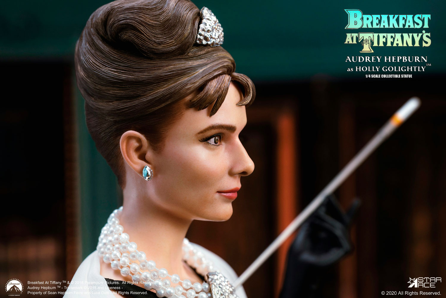 Audrey Hepburn as Holly Golightly (Deluxe With Light) (Prototype Shown) View 11