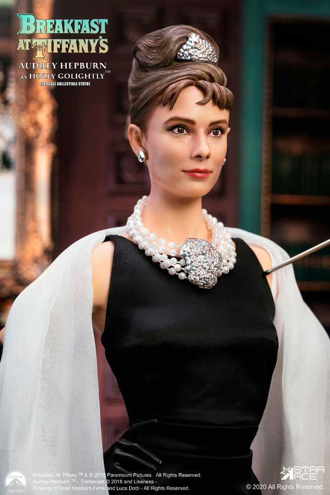 Audrey Hepburn as Holly Golightly (Deluxe With Light) (Prototype Shown) View 7