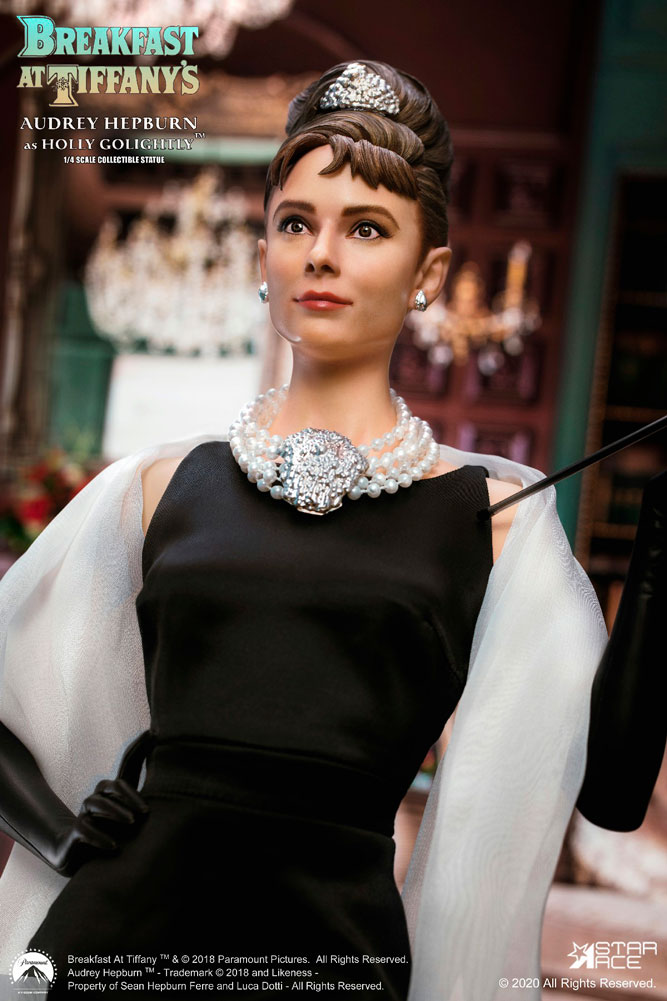 Breakfast at Tiffanys Audrey Hepburn as Holly Golightly Statues  (Prototype Shown) View 10