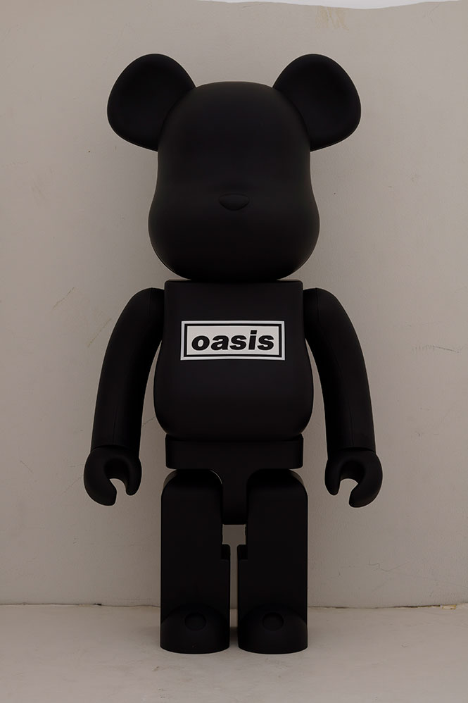 Be@rbrick Oasis Black Rubber Coating 1000% Collectible Figure by