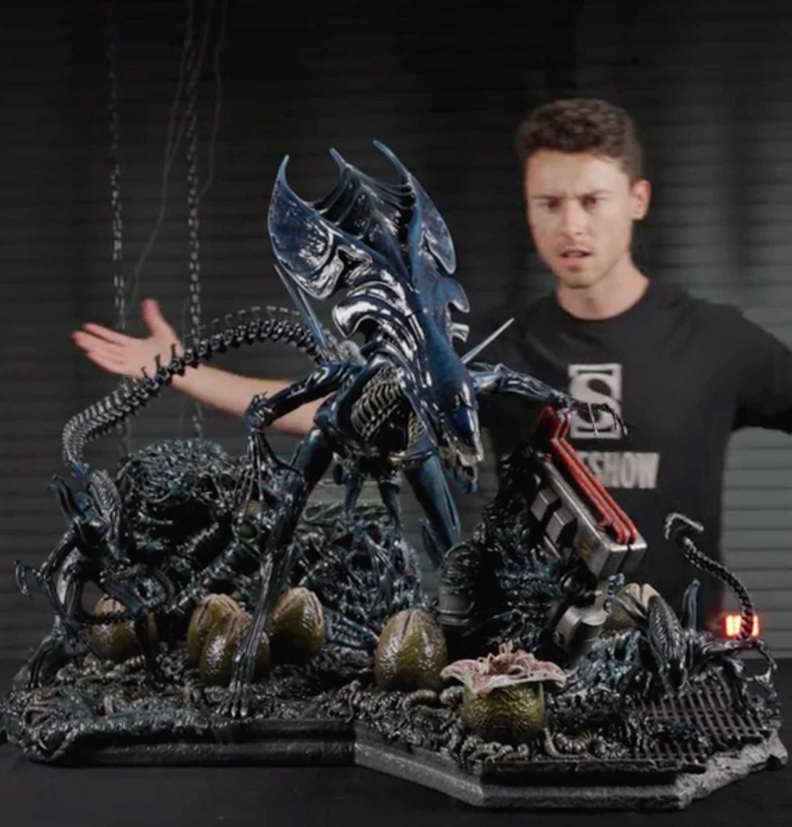 Alien queen deals figure