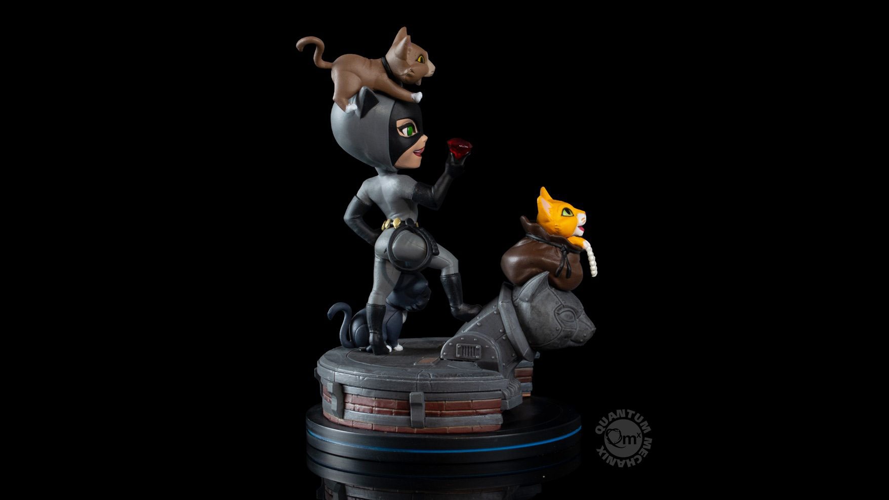 DC Comics Catwoman Q-Fig Elite Collectible Figure  (Prototype Shown) View 3
