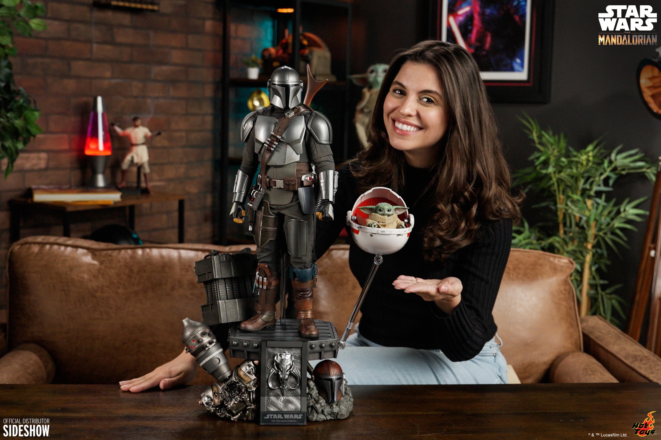 The Mandalorian and The Child Quarter Scale Collectible Set
