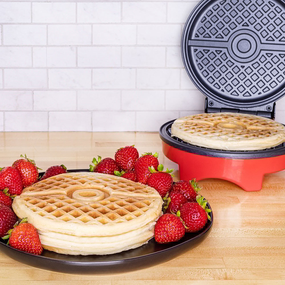 Pokéball Waffle Maker