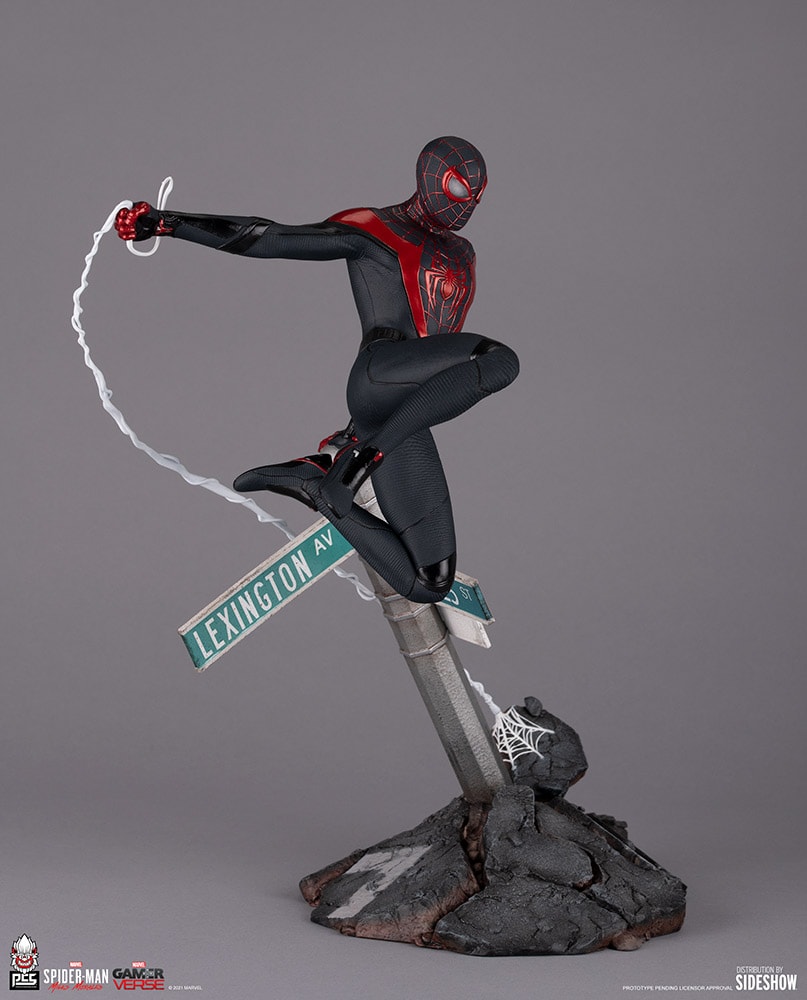 https://www.sideshow.com/cdn-cgi/image/quality=90,f=auto/https://www.sideshow.com/storage/product-images/908548/spider-man-miles-morales_marvel_gallery_61310192e5511.jpg